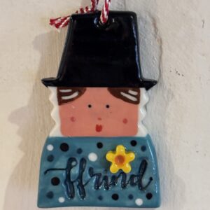 Ladi Gymreig Cerameg 'Ffrind’ Glas
