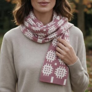 Welsh Tapestry Design Scarf Pink&White